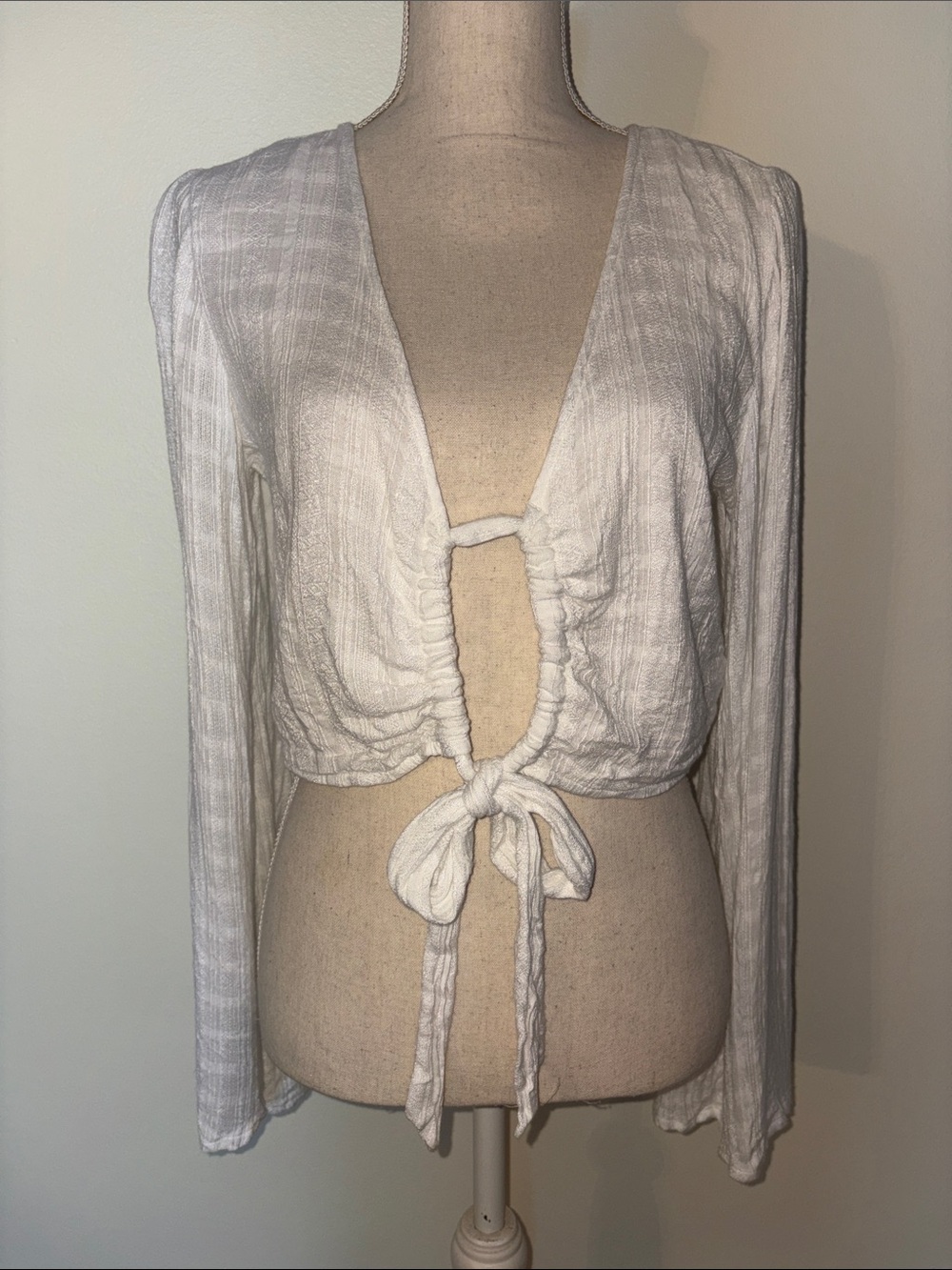 l*space White Tie-Front Keyhole Long Sleeve Top